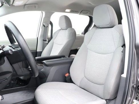Used 2024 Toyota Sienna LE image 13