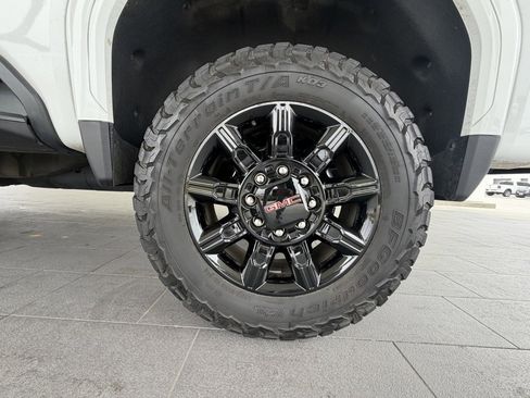 Used 2024 GMC Sierra 2500 AT4 w/ AT4 Premium Plus Package image 10