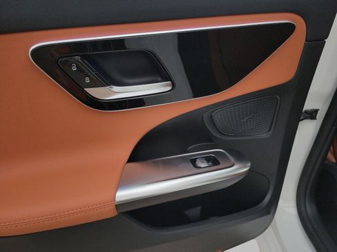 Certified 2026 Mercedes-Benz C 300 Sedan image 8