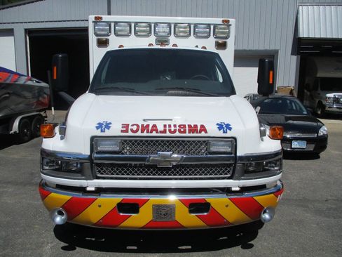 Used 2009 Chevrolet Kodiak C4500 2WD Regular Cab image 2
