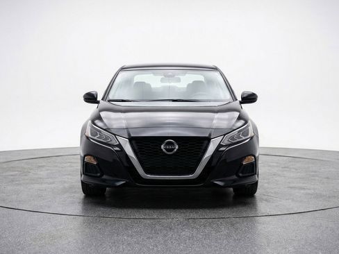 Used 2025 Nissan Altima 2.5 SV FWD image 2