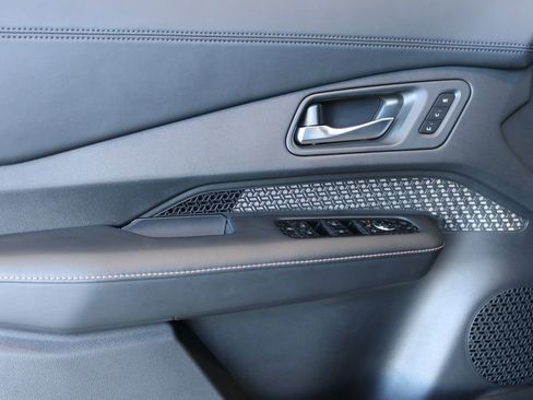 Used 2023 Nissan Ariya AWD image 13