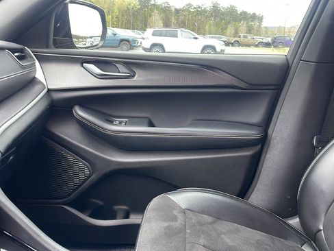 Used 2023 Jeep Grand Cherokee L Laredo image 22