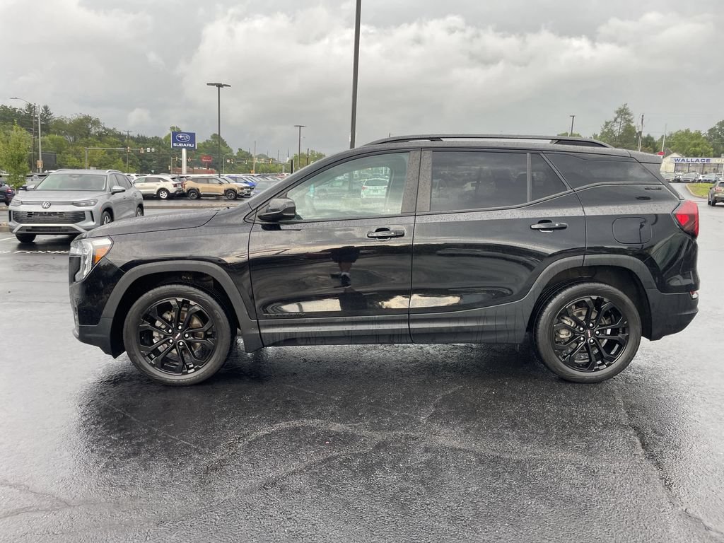 Used 2022 GMC Terrain SLE w/ Elevation Edition AWD/4WD image 3