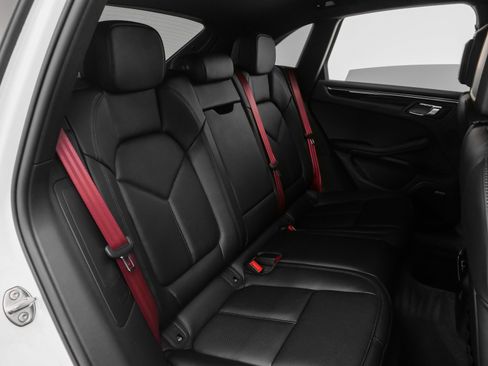 Used 2025 Porsche Macan image 23