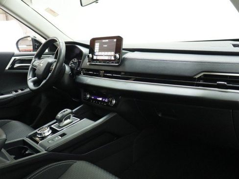 Used 2024 Mitsubishi Outlander ES FWD image 21