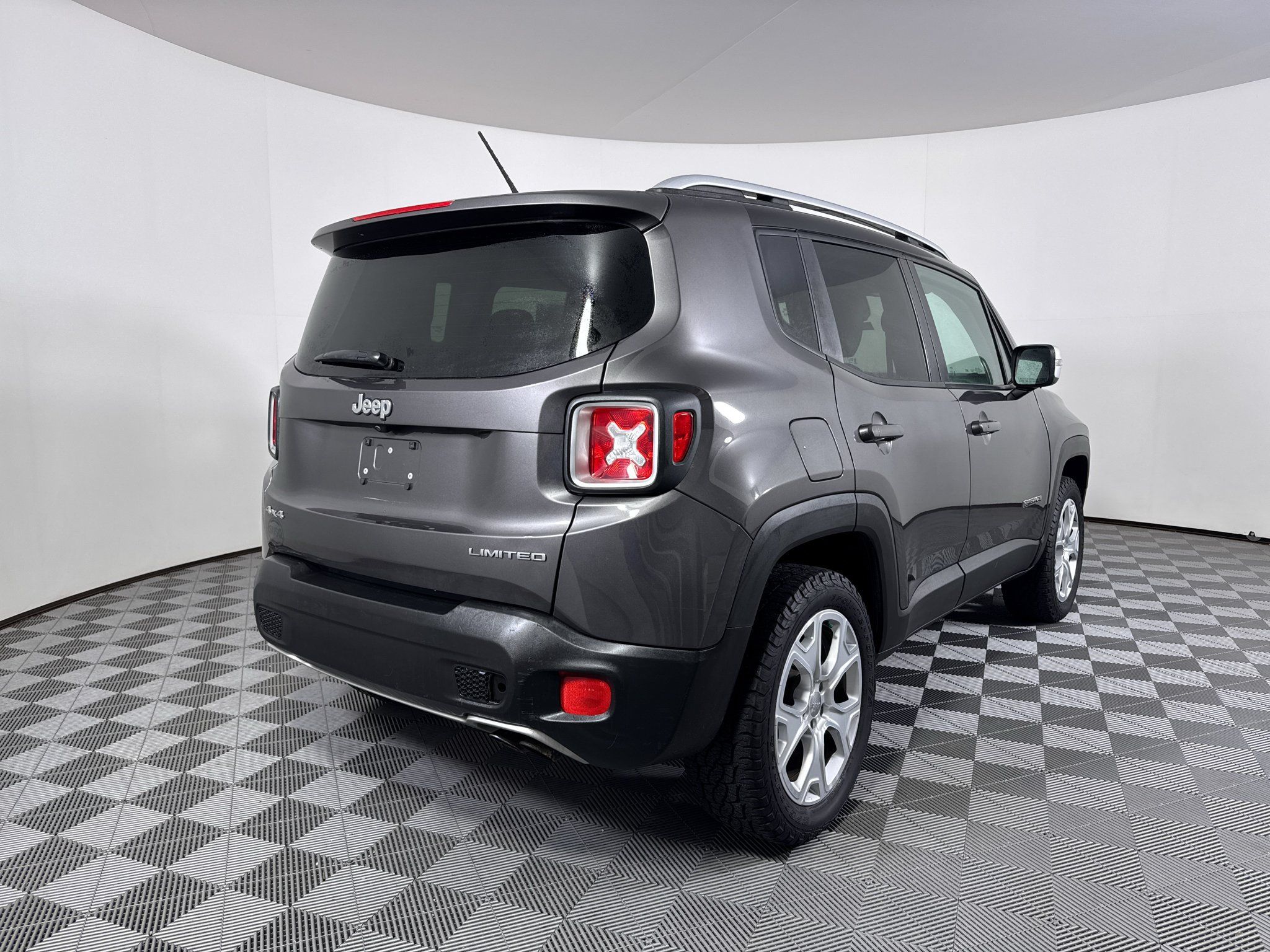Used 2016 Jeep Renegade Limited w/ Safety & Security Group AWD/4WD image 20