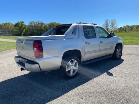 Used 2011 Chevrolet Avalanche LS w/ Regional Value Package image 5