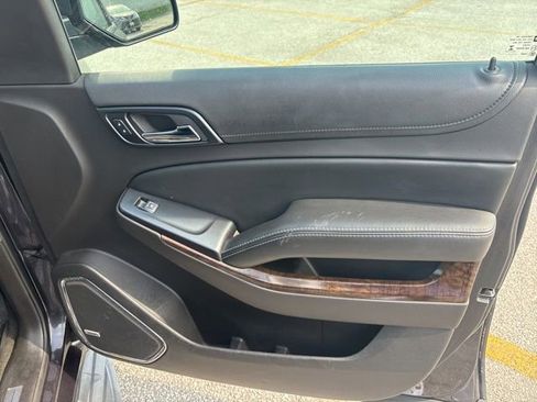 Used 2015 Chevrolet Suburban LT image 9