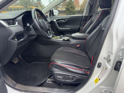 Used 2024 Toyota RAV4 XLE w/ Convenience Package image 4