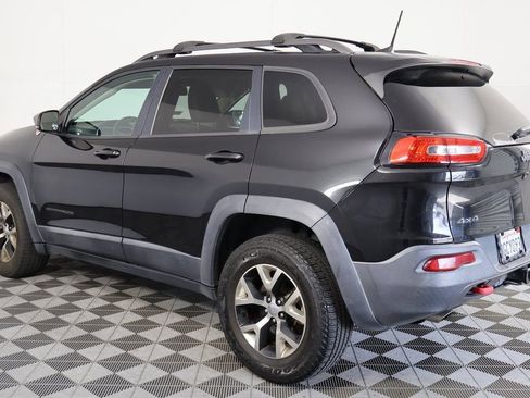 Used 2016 Jeep Cherokee Trailhawk w/ Comfort/Convenience Group image 6