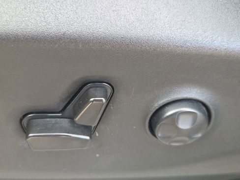 Used 2021 Chrysler Voyager Lxi image 30