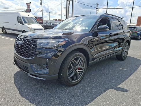 Used 2025 Ford Explorer ST-Line w/ Premium Package AWD/4WD image 3