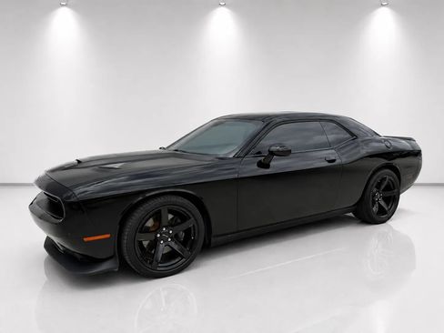 Used 2018 Dodge Challenger R/T Scat Pack w/ Leather Interior Group RWD image 7