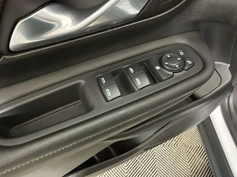 Used 2024 GMC Terrain SLE FWD image 11