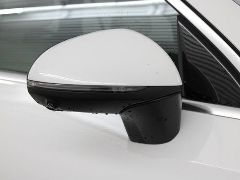 Used 2025 Mercedes-Benz GLC 300 image 13