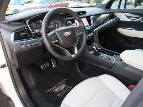 Used 2023 Cadillac XT6 Sport w/ Technology Package image 17