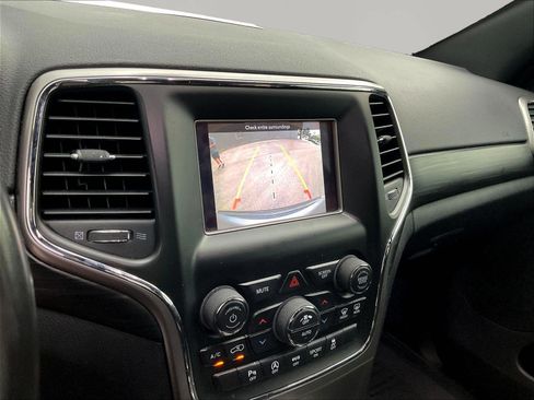 Used 2020 Jeep Grand Cherokee Laredo AWD/4WD image 14