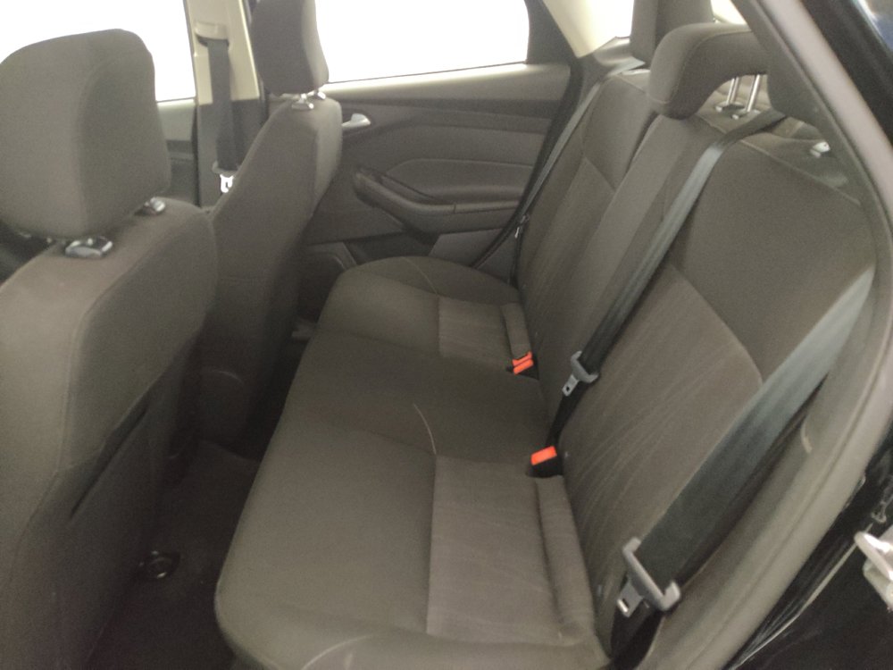 Used 2017 Ford Focus SE FWD image 18
