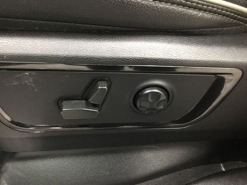 Used 2022 RAM 1500 Limited w/ Body-Colour Bumper Group image 11