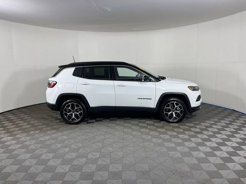 Used 2026 Jeep Compass Limited AWD/4WD image 8