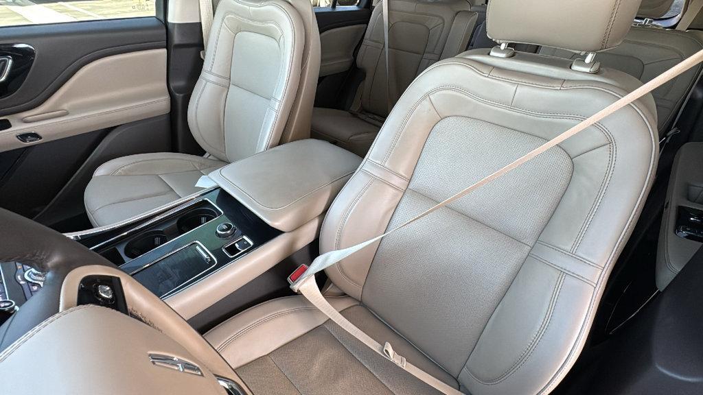 Used 2024 Lincoln Aviator Reserve w/ Jet Package AWD/4WD image 22