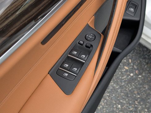 Used 2022 BMW 530i xDrive w/ Premium Package image 20