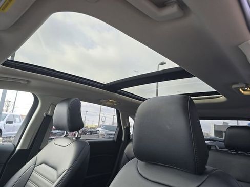 Certified 2022 Ford Edge SEL w/ Convenience Package image 3