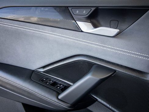 Certified 2025 Volkswagen Tiguan SE image 24