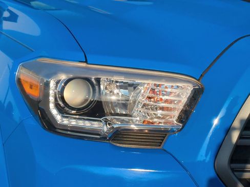 Used 2021 Toyota Tacoma TRD Sport image 18