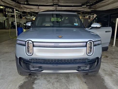 Used 2026 Rivian R1T Premium Tri AWD/4WD image 2