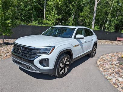 Used 2025 Volkswagen Atlas Cross Sport SE w/ Panoramic Sunroof Package