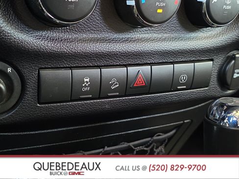 Used 2016 Jeep Wrangler Unlimited Rubicon w/ Connectivity Group AWD/4WD image 18
