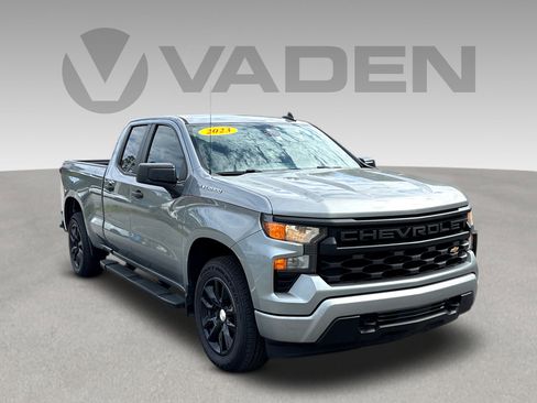 Used 2023 Chevrolet Silverado 1500 Custom image 1