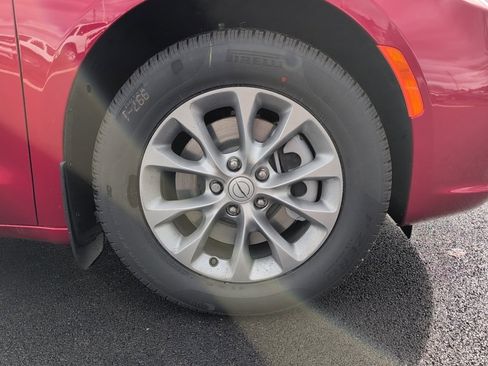 New 2026 Chrysler Pacifica Limited image 9