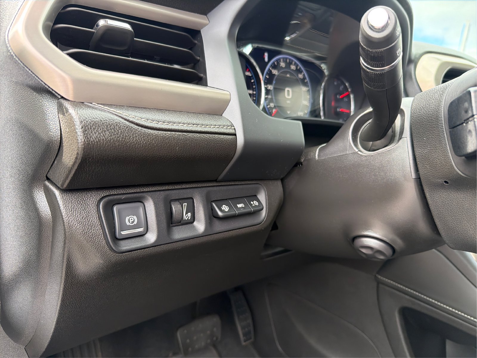 Used 2022 GMC Acadia Denali AWD/4WD image 20