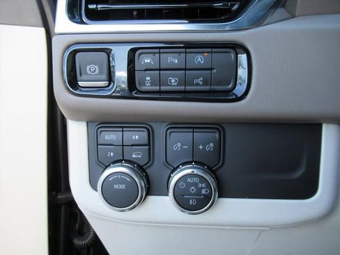 Used 2025 GMC Yukon Denali image 19