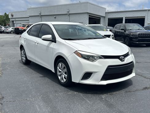 Used 2015 Toyota Corolla LE FWD image 2
