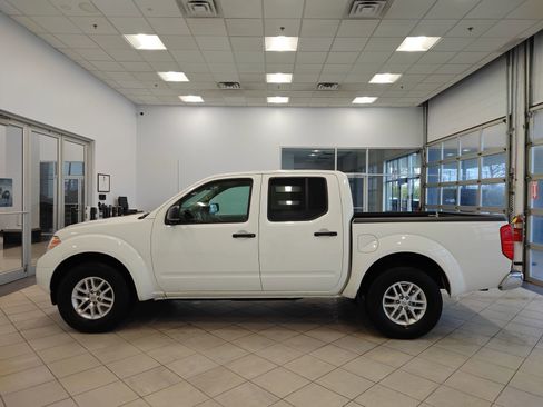 Used 2017 Nissan Frontier SV image 7