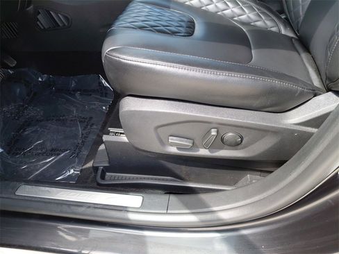 Used 2024 Ford Edge Titanium image 34