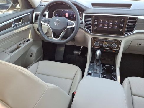 Used 2023 Volkswagen Atlas SE w/ Panoramic Sunroof Package FWD image 6