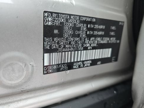 Used 2022 Toyota Venza LE image 33