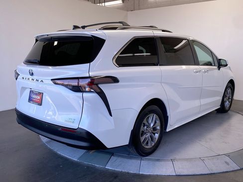 Used 2024 Toyota Sienna XLE w/ XLE Plus Package AWD/4WD image 5