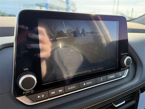 Used 2023 Nissan Rogue SV image 23