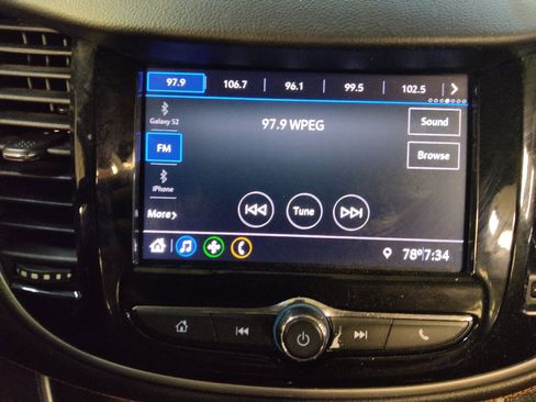 Used 2020 Chevrolet Trax LT w/ LT Convenience Package FWD image 25