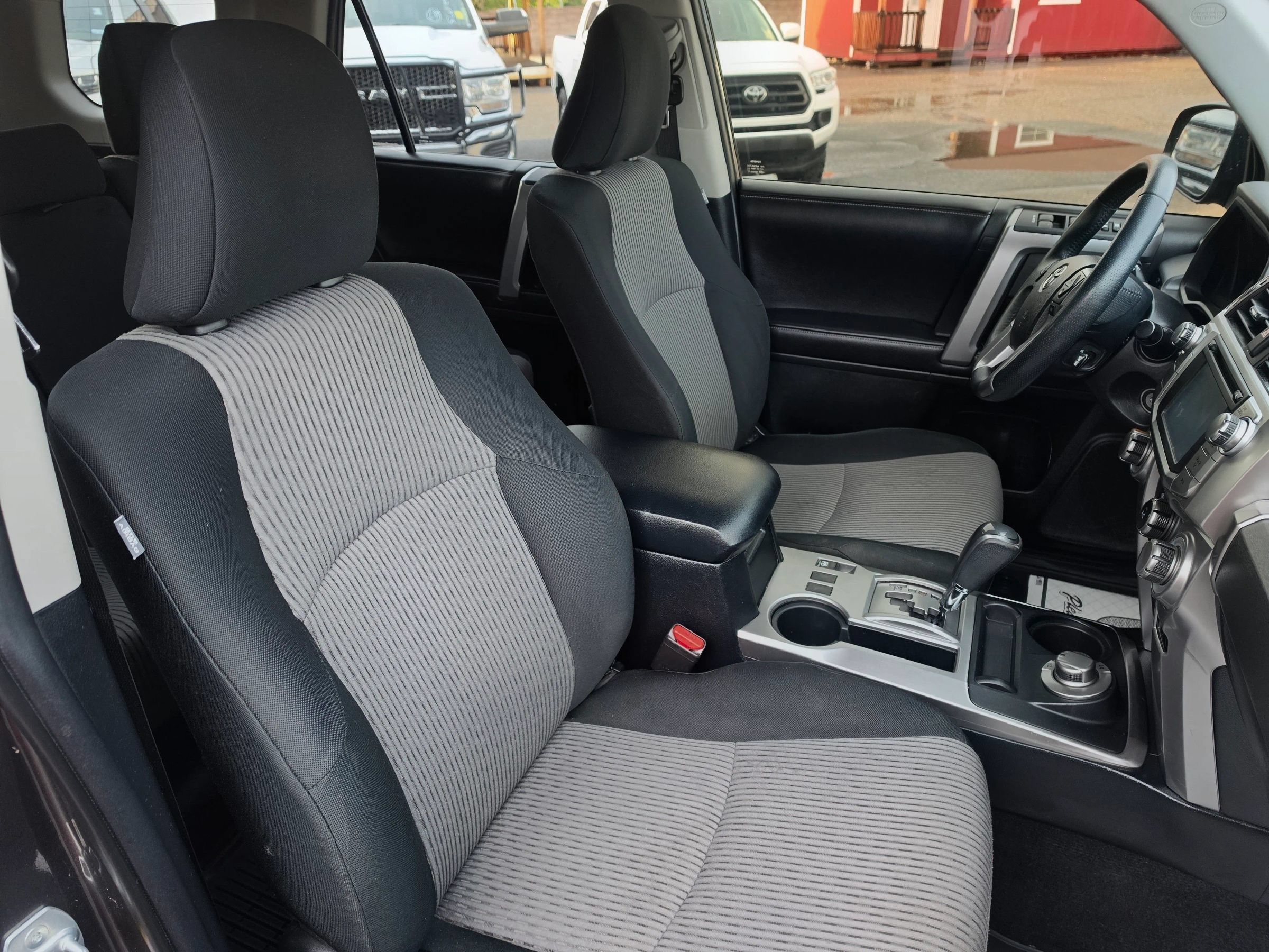 Used 2018 Toyota 4Runner SR5 AWD/4WD image 15