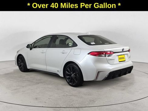 Used 2024 Toyota Corolla SE w/ SE Package AWD/4WD image 7