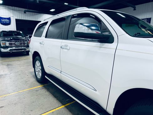 Used 2020 Toyota Sequoia Platinum image 21