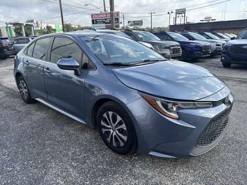 Used 2022 Toyota Corolla LE FWD image 1