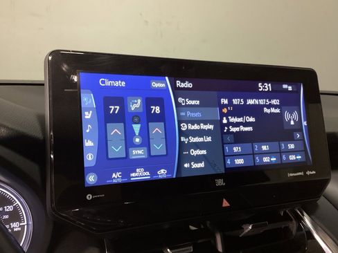 Used 2021 Toyota Venza XLE image 14